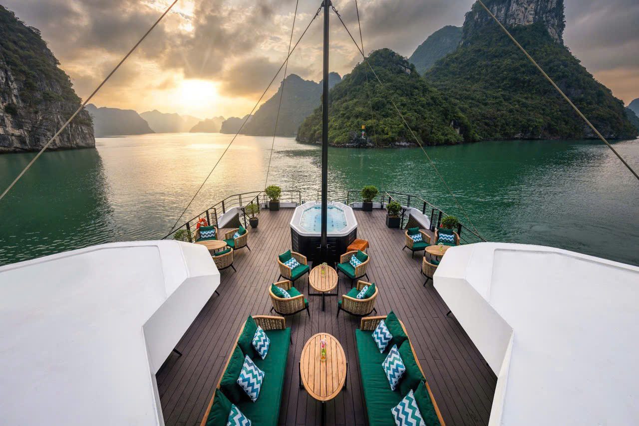 Executive Halong Getaway Catamaran Premium Cruise & Peridot Grand Hotel