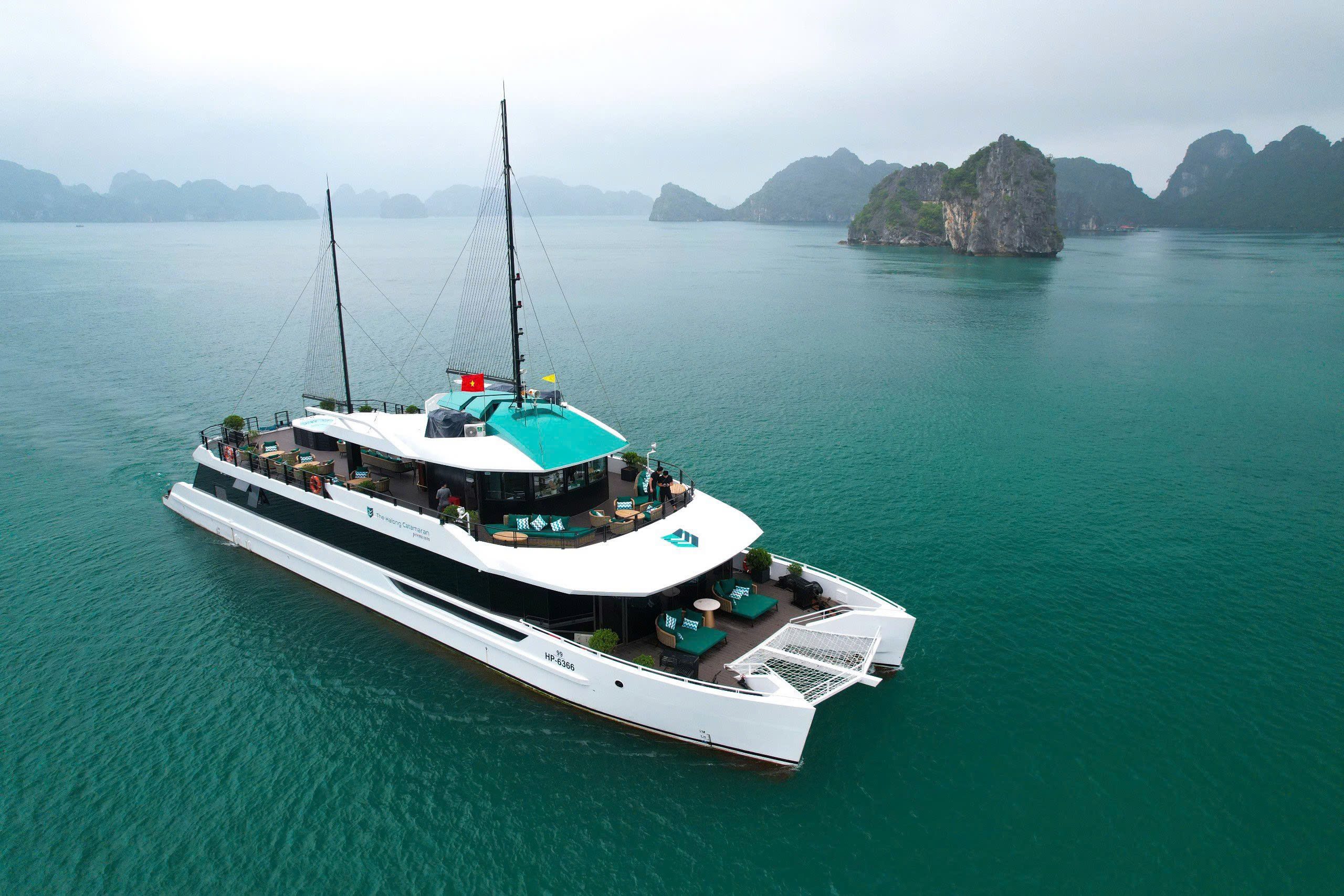 Executive Halong Getaway Catamaran Premium Cruise & Peridot Grand Hotel