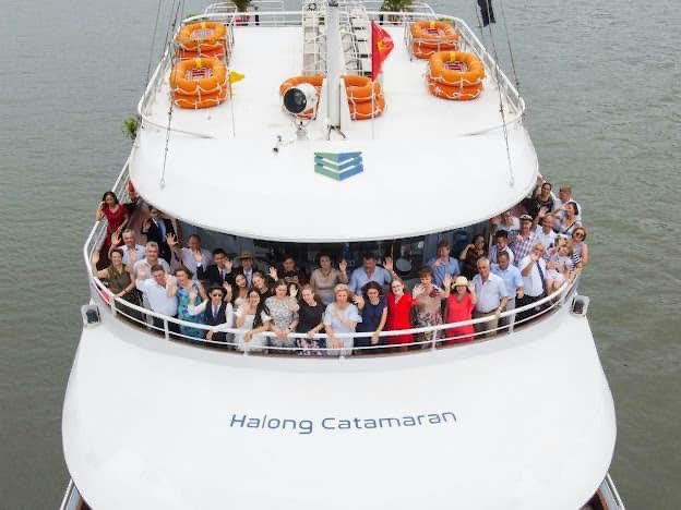 Trải nghiệm The Halong Catamaran
