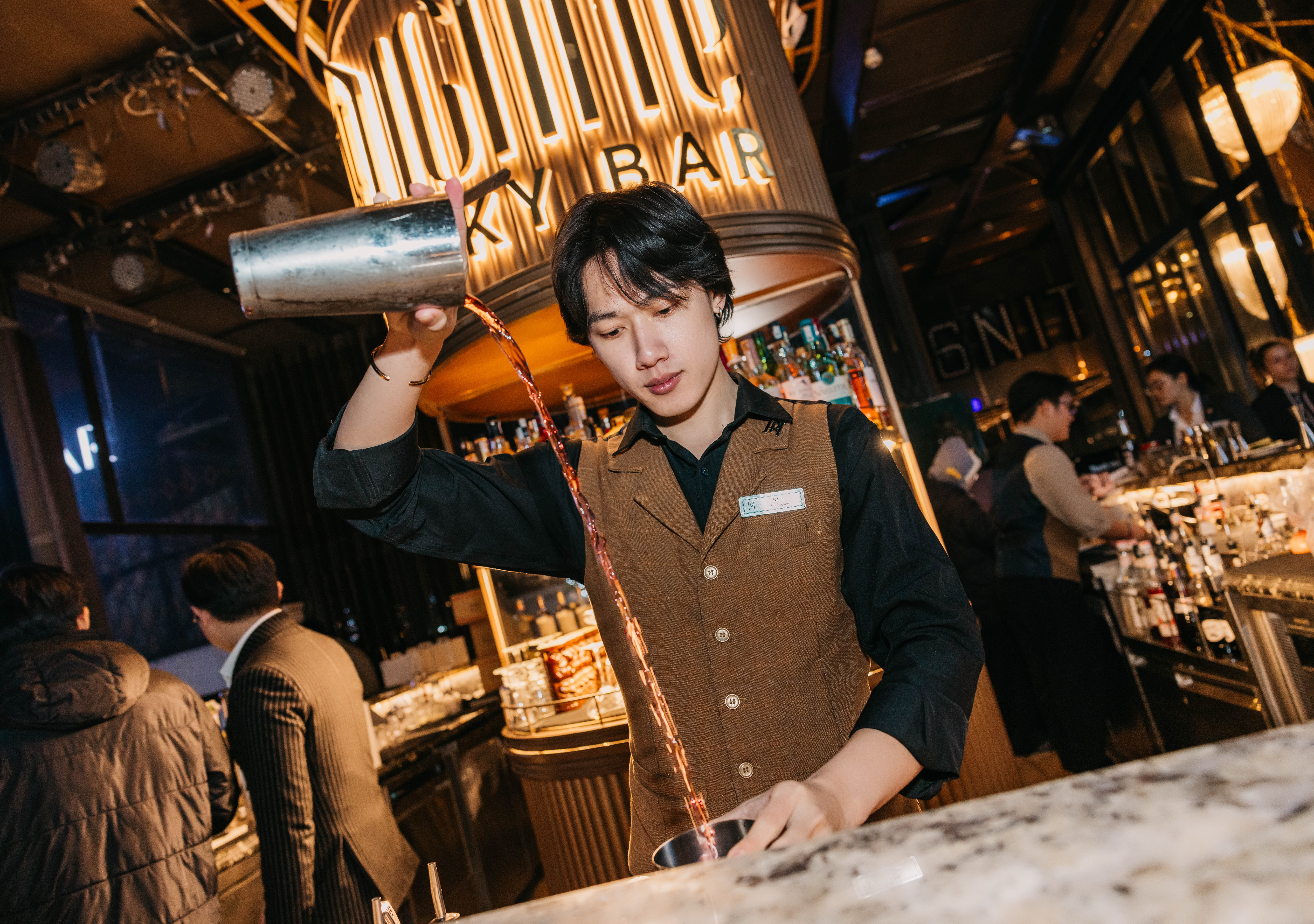 Ignite Sky Bar – Rooftop Bar Mang Hơi Thở Của Ngọn Lửa Sáng Tạo