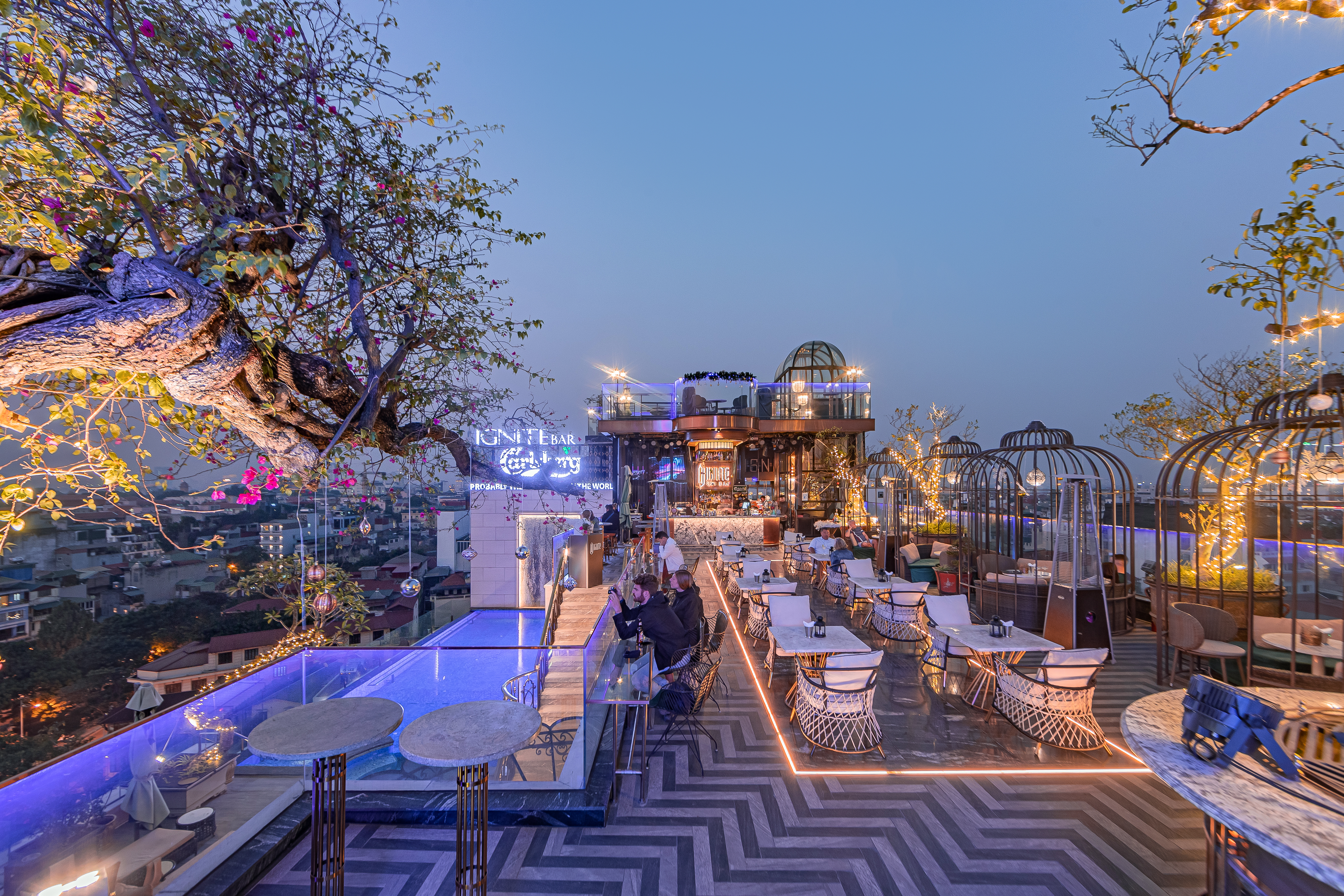 Golden Hour tại Ignite Sky Bar: Một cách khác để trải nghiệm Hà Nội
