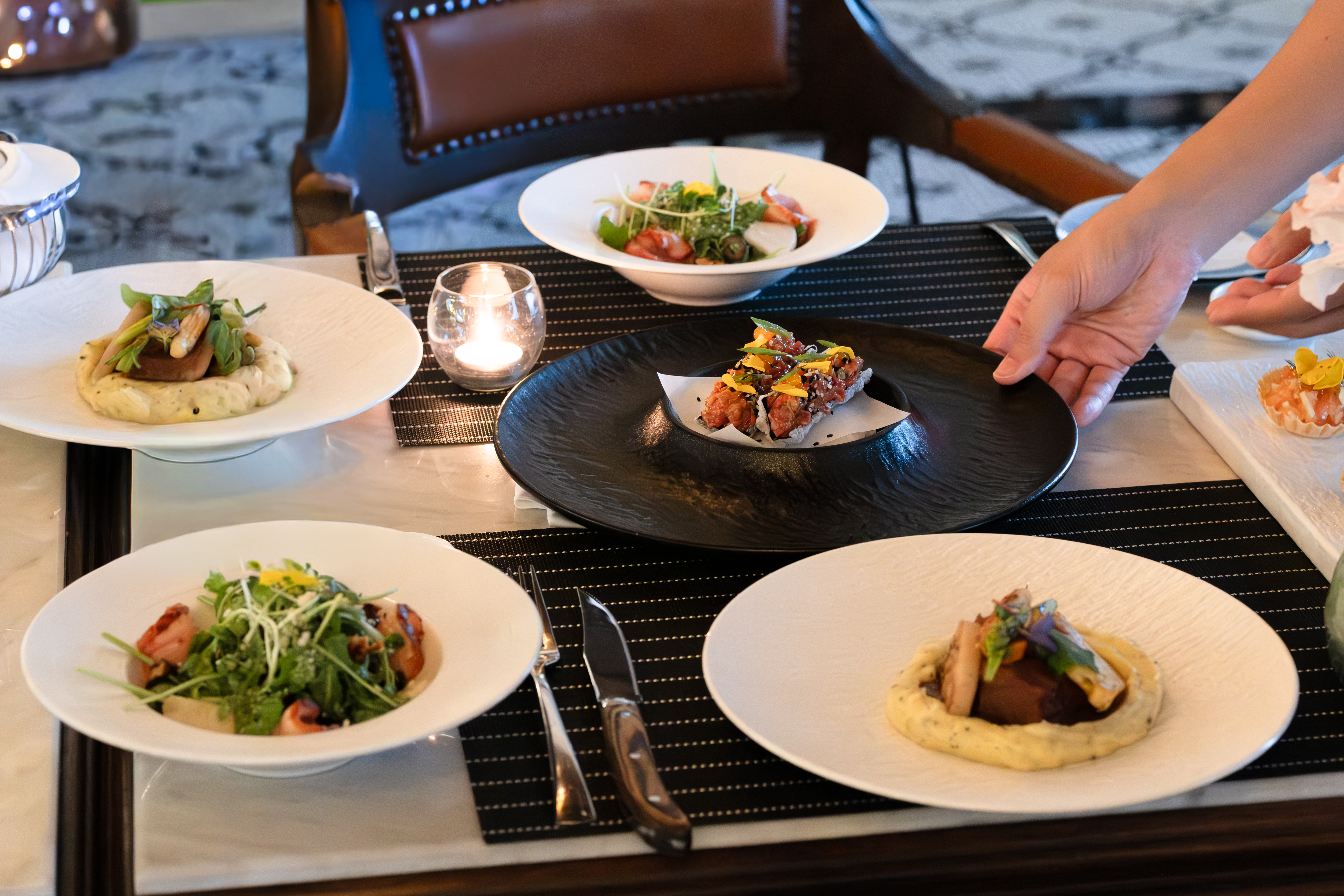ENJOY A REFINED SET MENU EXPERIENCE